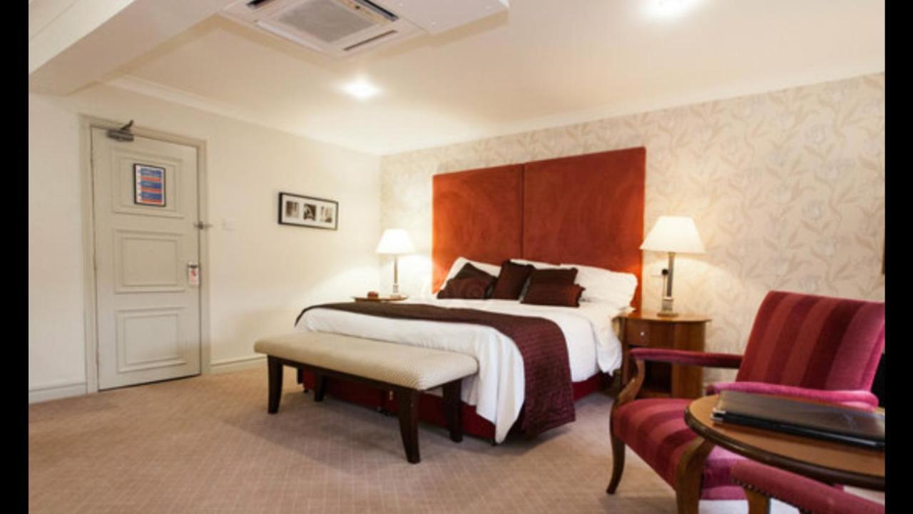 Honest Lawyer Hotel Дърам Екстериор снимка